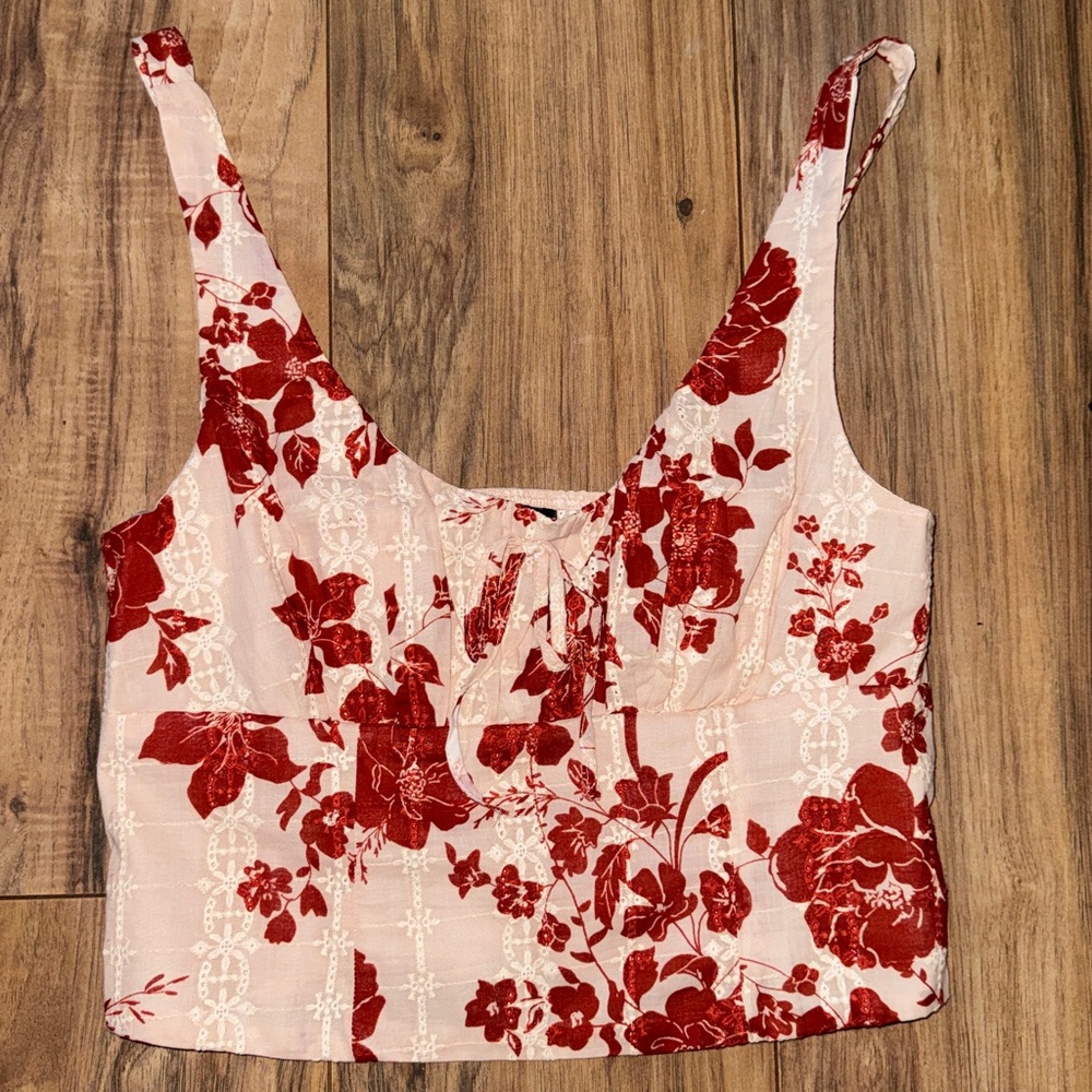 Red Floral Crop Tank Top - Women - Picture 2 of 4